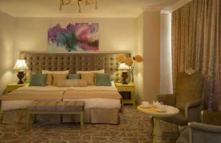 Отель Bristol Central Park Hotel Кишинёв Люкс с кроватью размера «king-size»-4