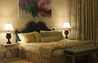 Отель Bristol Central Park Hotel Кишинёв Люкс с кроватью размера «king-size»-2